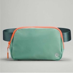 Lululemon Everywhere Belt Bag *1L
